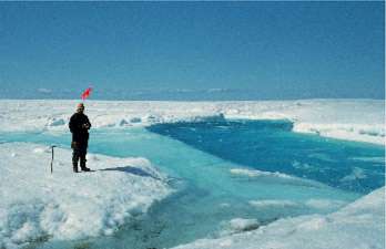 Smeltevand danner floder